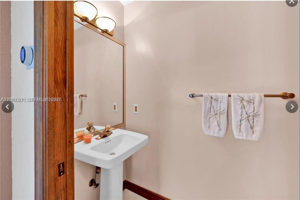 For Sale: $995,000 (4 beds, 2 baths, 3004 Square Feet)