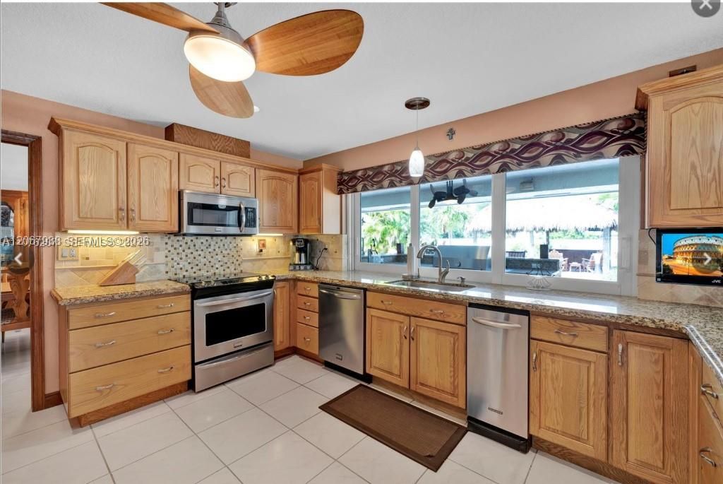 For Sale: $995,000 (4 beds, 2 baths, 3004 Square Feet)