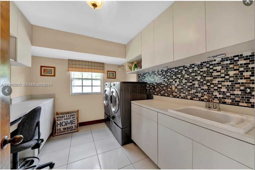 For Sale: $995,000 (4 beds, 2 baths, 3004 Square Feet)