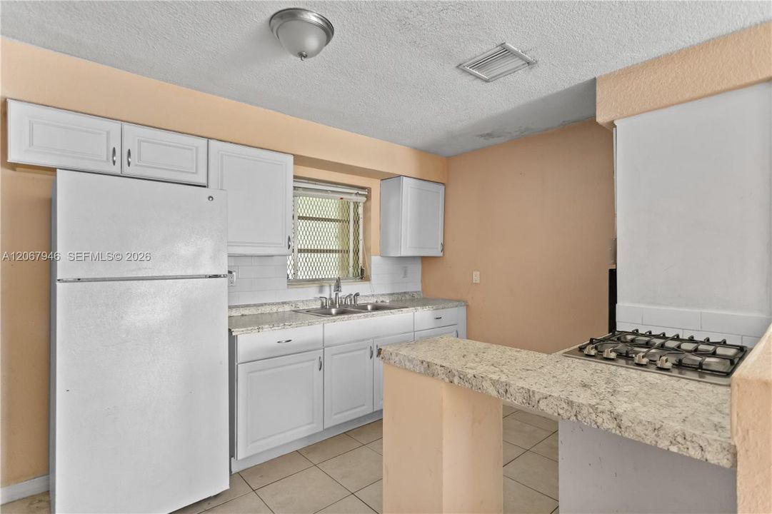 En Venta: $405,000 (3 camas, 2 baños, 1168 Pies cuadrados)