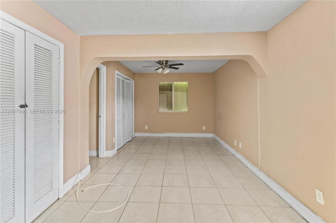 En Venta: $405,000 (3 camas, 2 baños, 1168 Pies cuadrados)