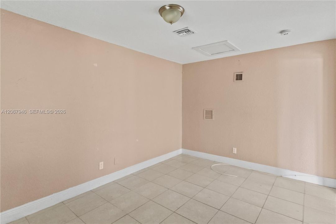 En Venta: $405,000 (3 camas, 2 baños, 1168 Pies cuadrados)