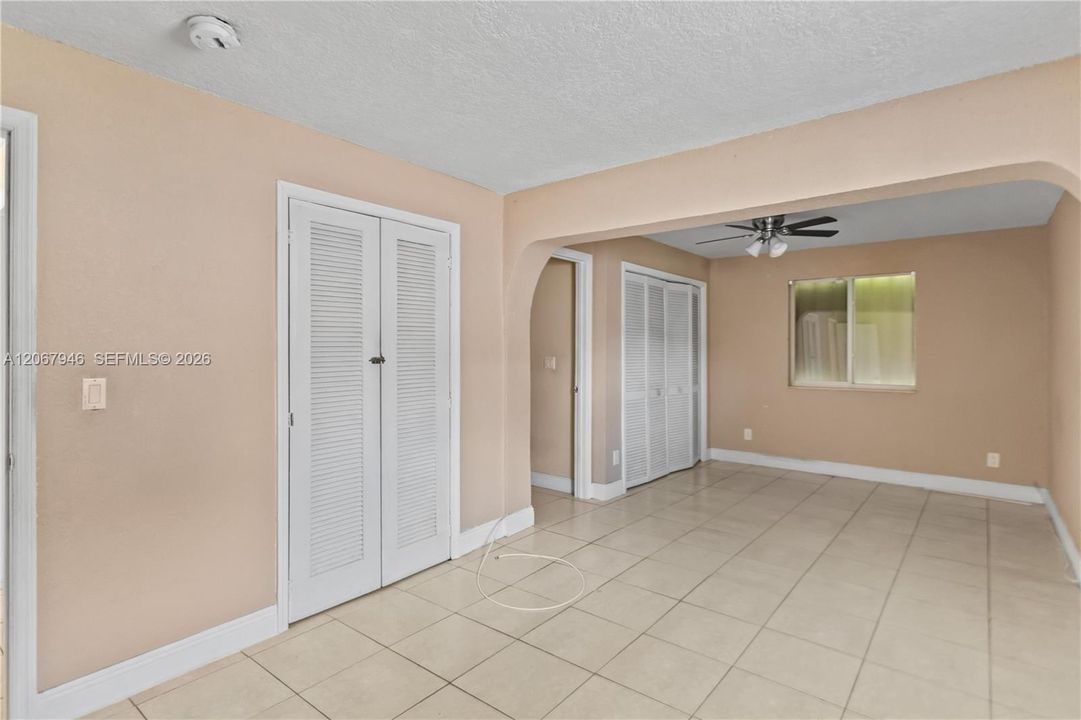 En Venta: $405,000 (3 camas, 2 baños, 1168 Pies cuadrados)