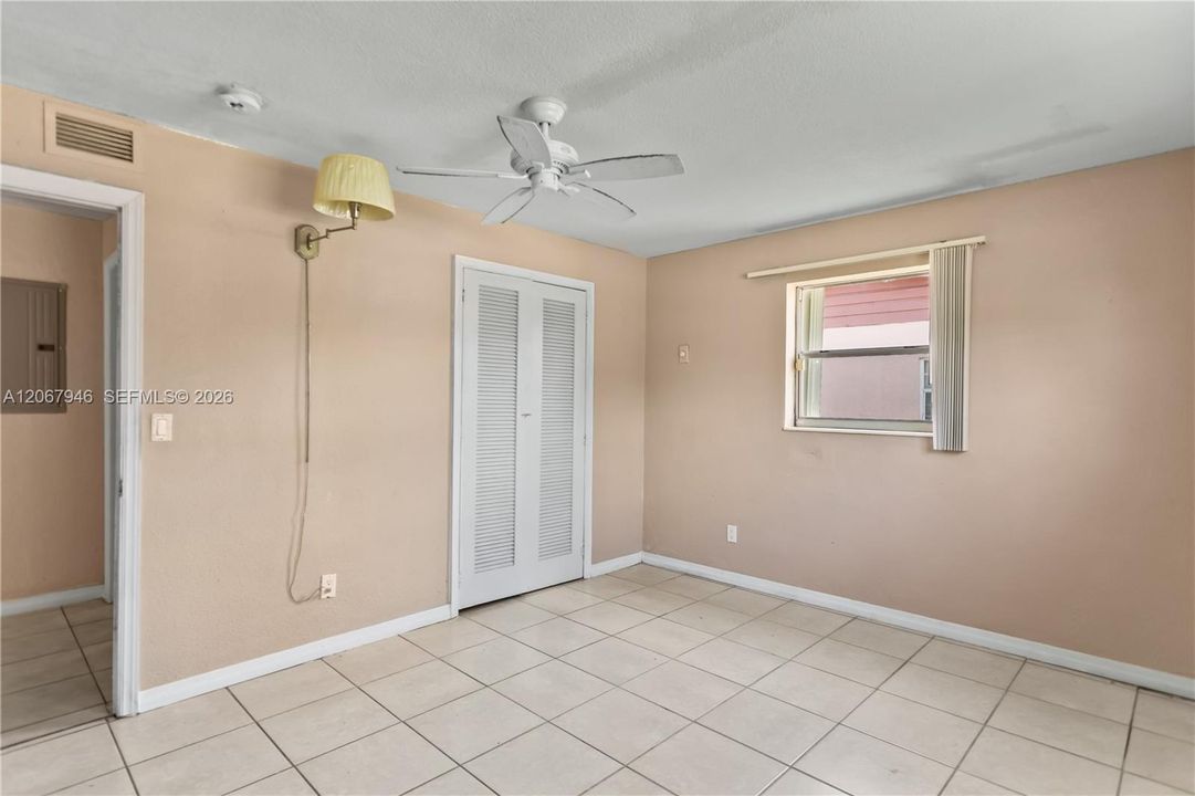 En Venta: $405,000 (3 camas, 2 baños, 1168 Pies cuadrados)