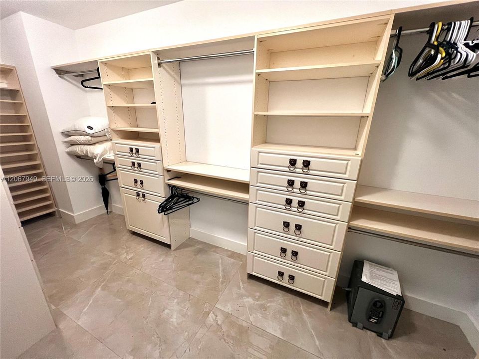 В аренду: $9,500 (2 спален, 2 ванн, 2970 Квадратных фут)