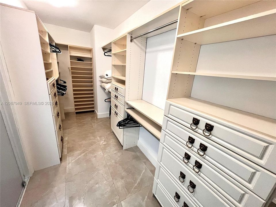 В аренду: $9,500 (2 спален, 2 ванн, 2970 Квадратных фут)