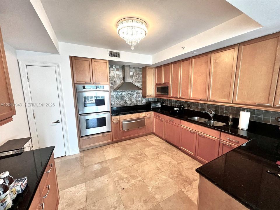 В аренду: $9,500 (2 спален, 2 ванн, 2970 Квадратных фут)