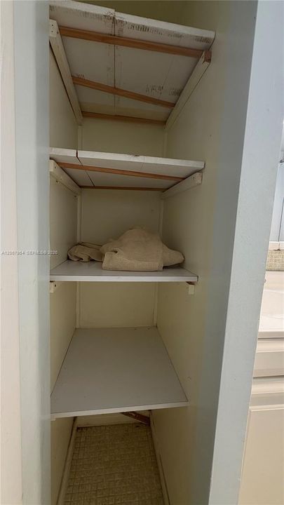 BATHROOM-CLOSET