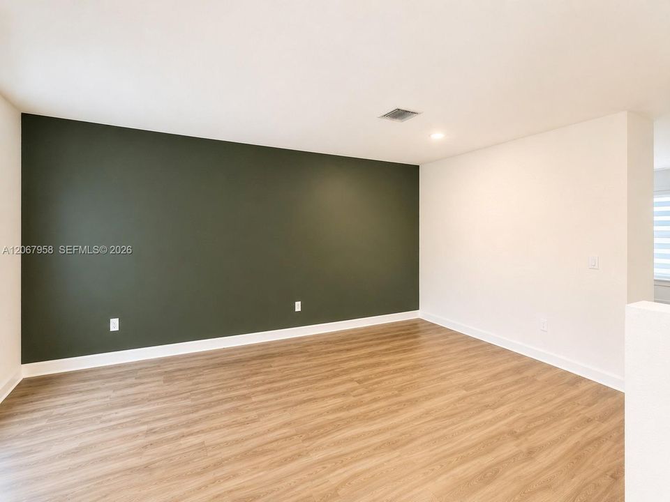 For Rent: $3,200 (3 beds, 2 baths, 1520 Square Feet)