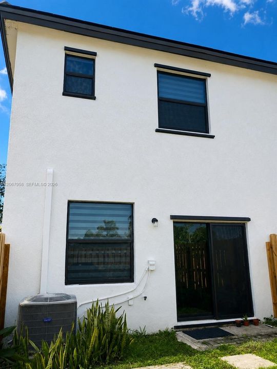 For Rent: $3,200 (3 beds, 2 baths, 1520 Square Feet)