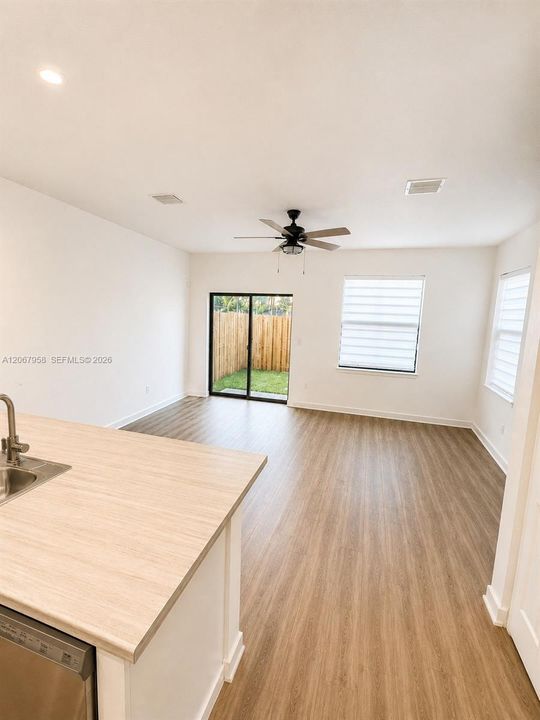 For Rent: $3,200 (3 beds, 2 baths, 1520 Square Feet)
