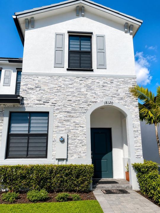 For Rent: $3,200 (3 beds, 2 baths, 1520 Square Feet)