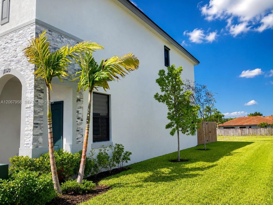For Rent: $3,200 (3 beds, 2 baths, 1520 Square Feet)