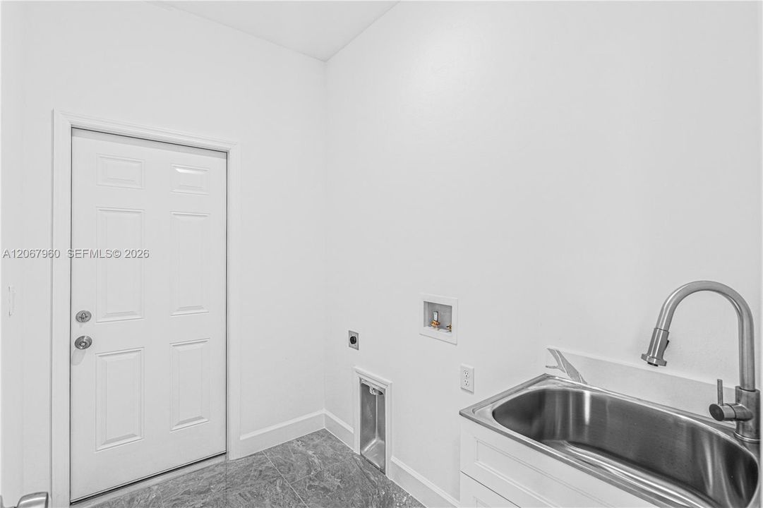 For Sale: $409,900 (3 beds, 2 baths, 1800 Square Feet)