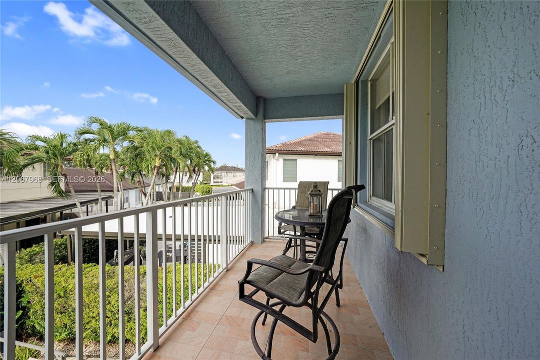 For Sale: $920,000 (4 beds, 2 baths, 2372 Square Feet)