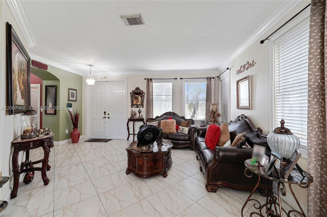 For Sale: $920,000 (4 beds, 2 baths, 2372 Square Feet)