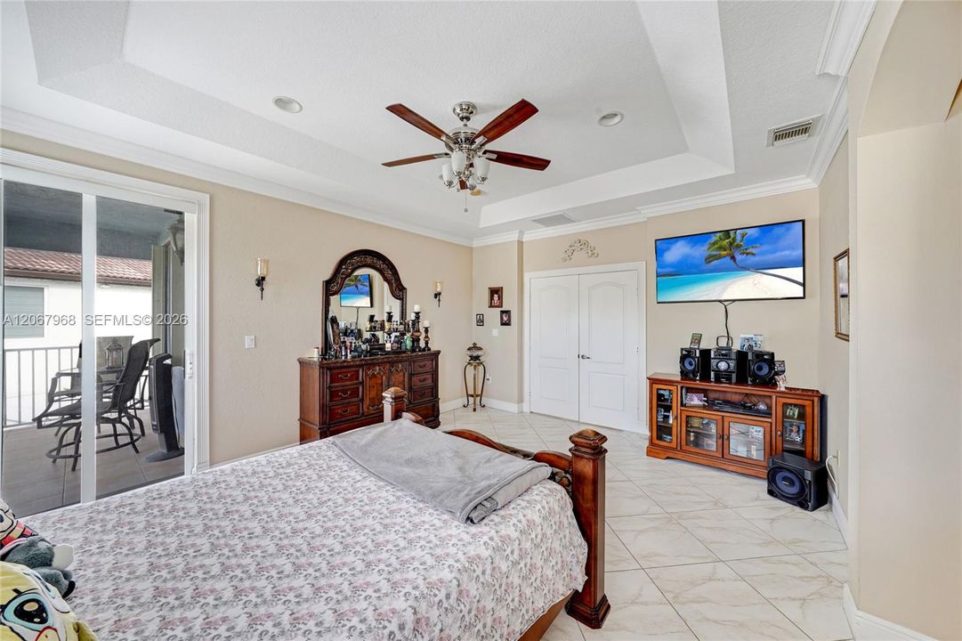 For Sale: $920,000 (4 beds, 2 baths, 2372 Square Feet)