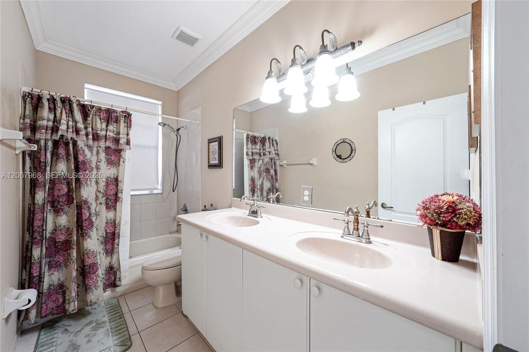 For Sale: $920,000 (4 beds, 2 baths, 2372 Square Feet)
