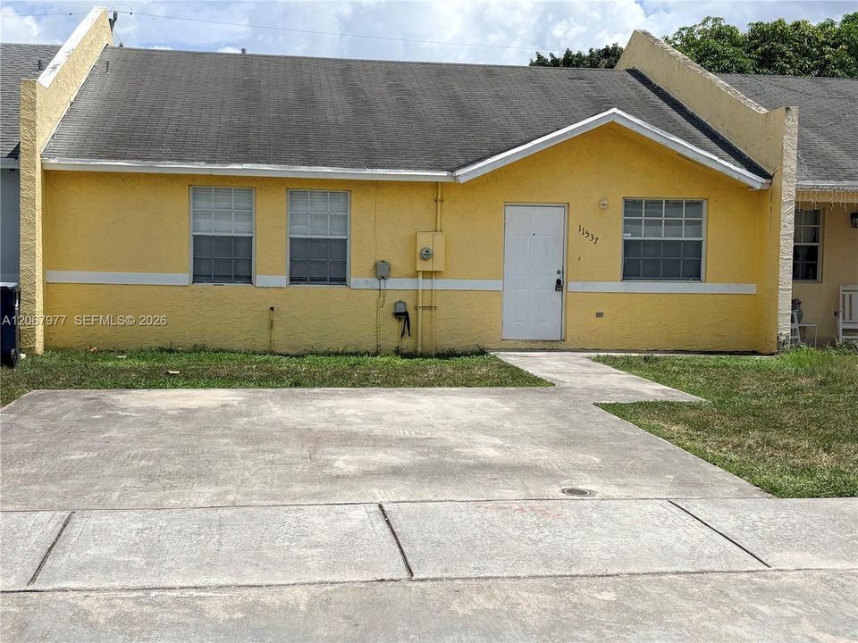 For Rent: $3,150 (3 beds, 2 baths, 1400 Square Feet)