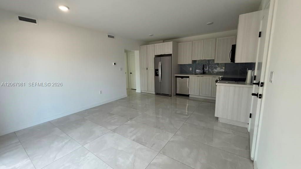 For Rent: $1,900 (1 beds, 1 baths, 550 Square Feet)