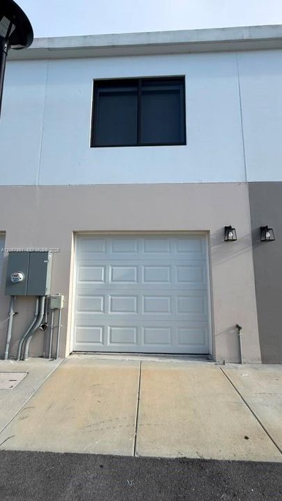 For Rent: $1,900 (1 beds, 1 baths, 550 Square Feet)