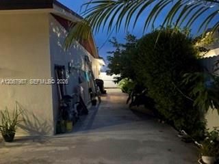 For Sale: $675,000 (5 beds, 2 baths, 1903 Square Feet)