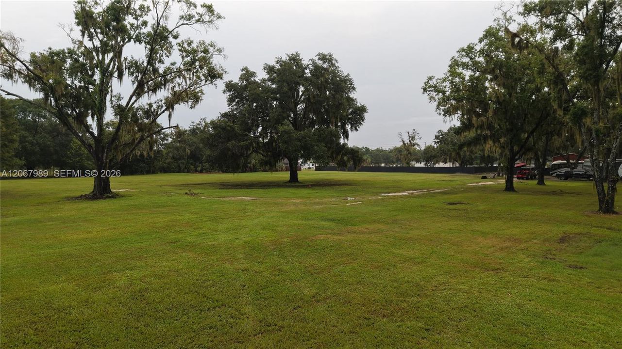 На продажу: $699,900 (3.21 acres)