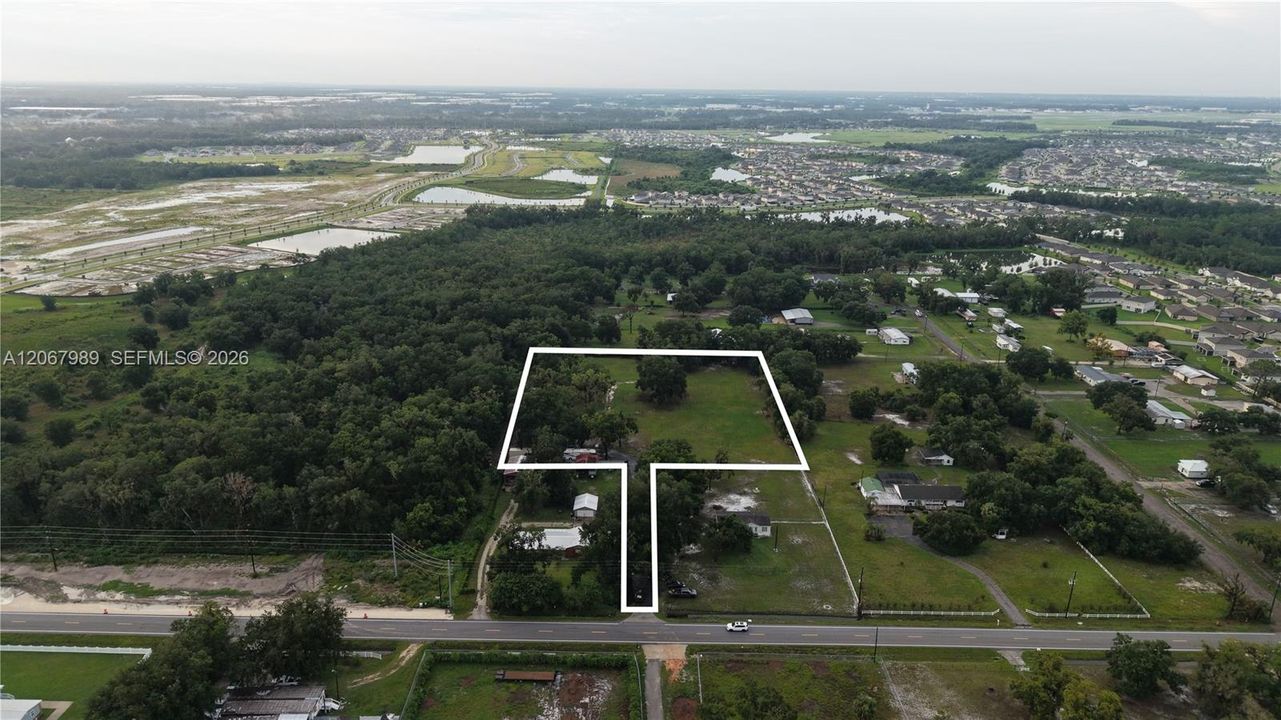 На продажу: $699,900 (3.21 acres)
