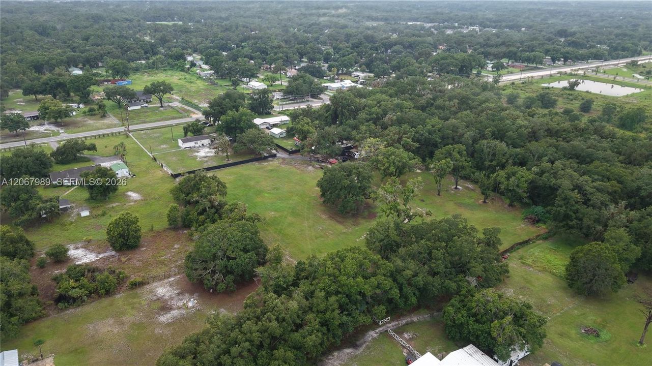 На продажу: $699,900 (3.21 acres)