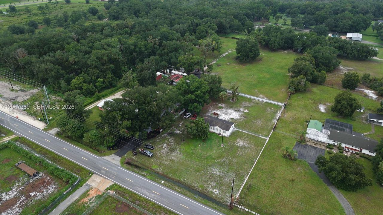 На продажу: $699,900 (3.21 acres)