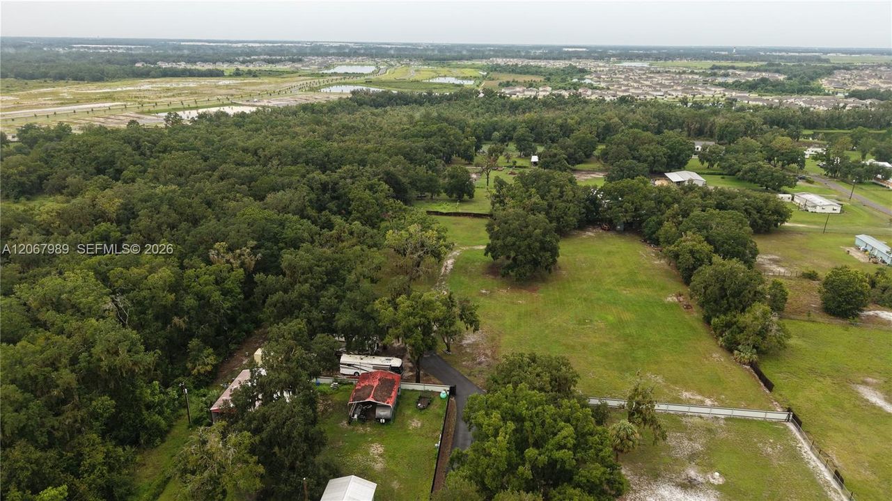 На продажу: $699,900 (3.21 acres)