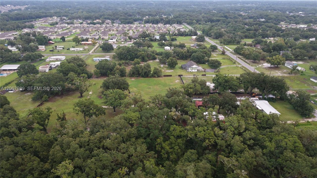 На продажу: $699,900 (3.21 acres)