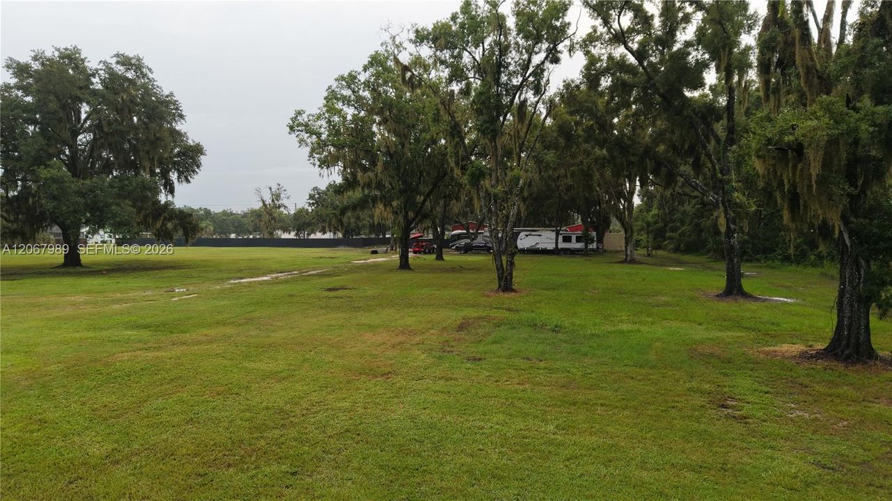 На продажу: $699,900 (3.21 acres)