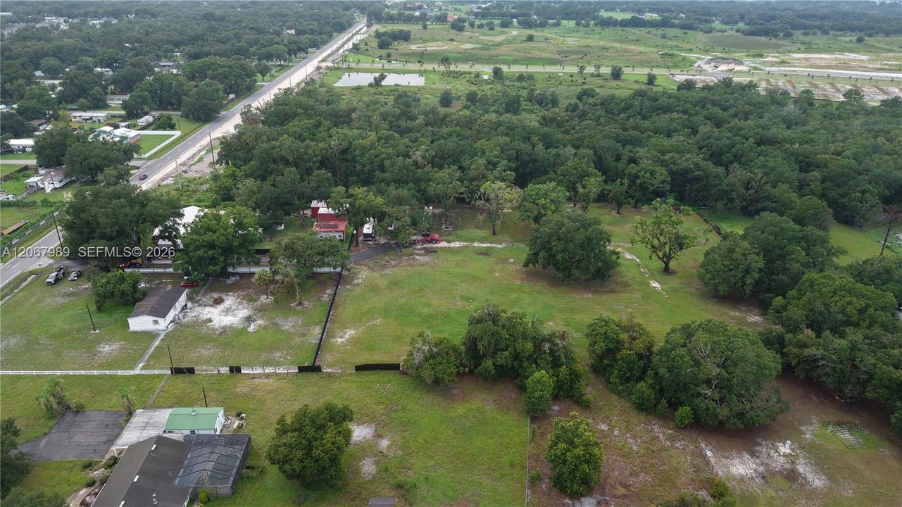 На продажу: $699,900 (3.21 acres)