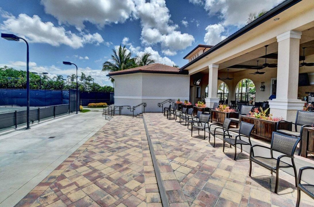 TENNIS DECK