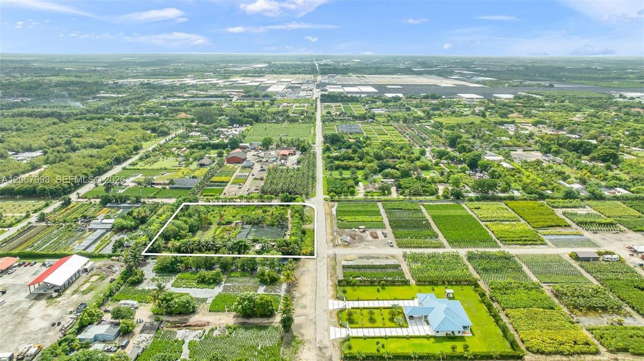 En Venta: $649,999 (2.54 acres)