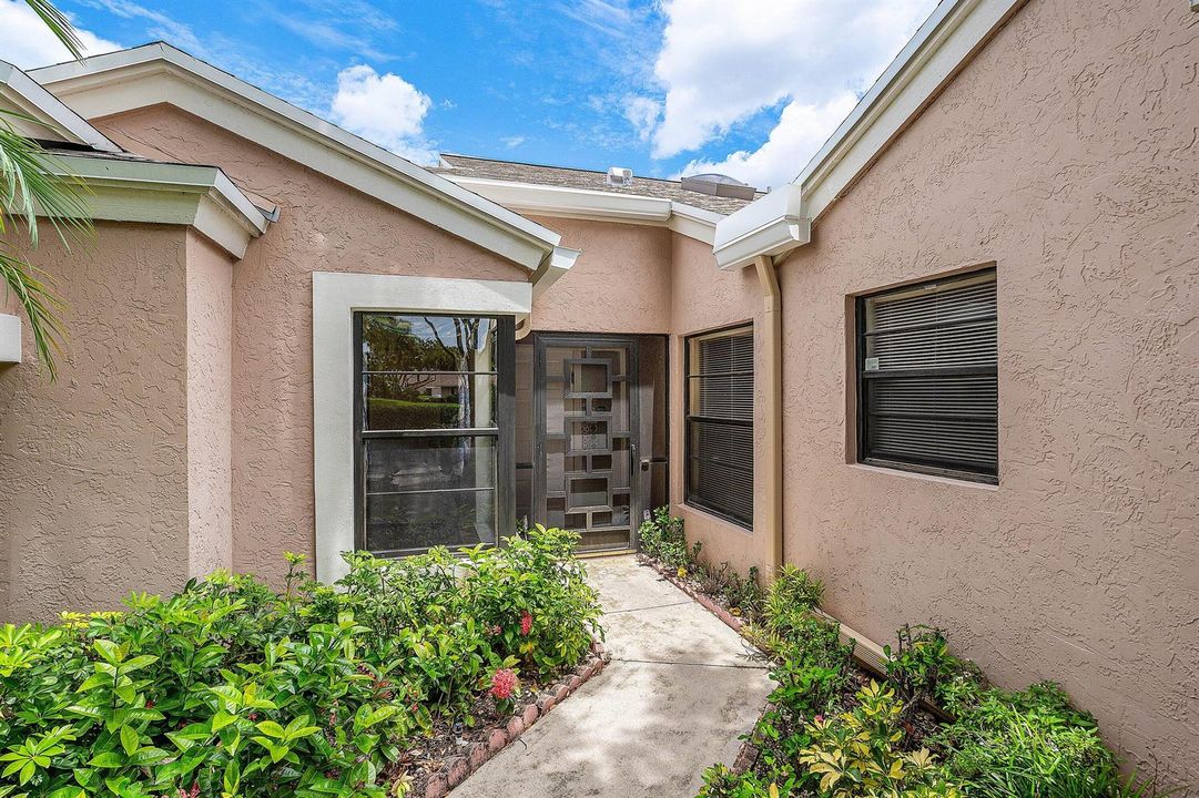 005-8271SunLakeDrive-BocaRaton-FL-33496-