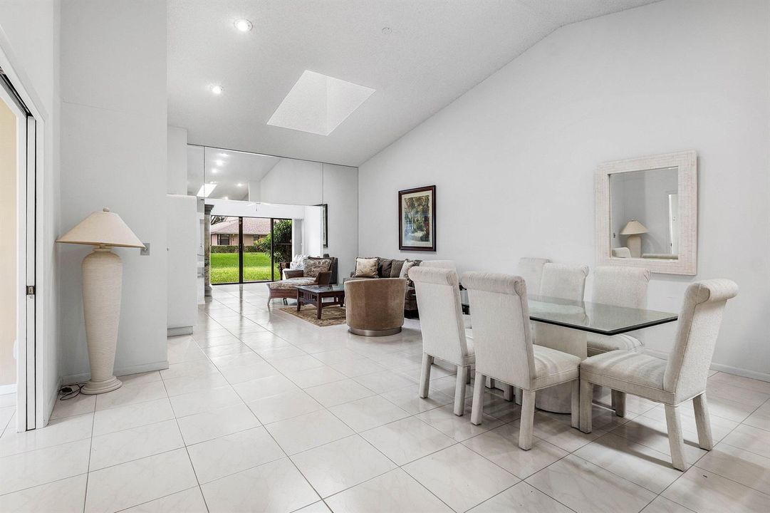 013-8271SunLakeDrive-BocaRaton-FL-33496-