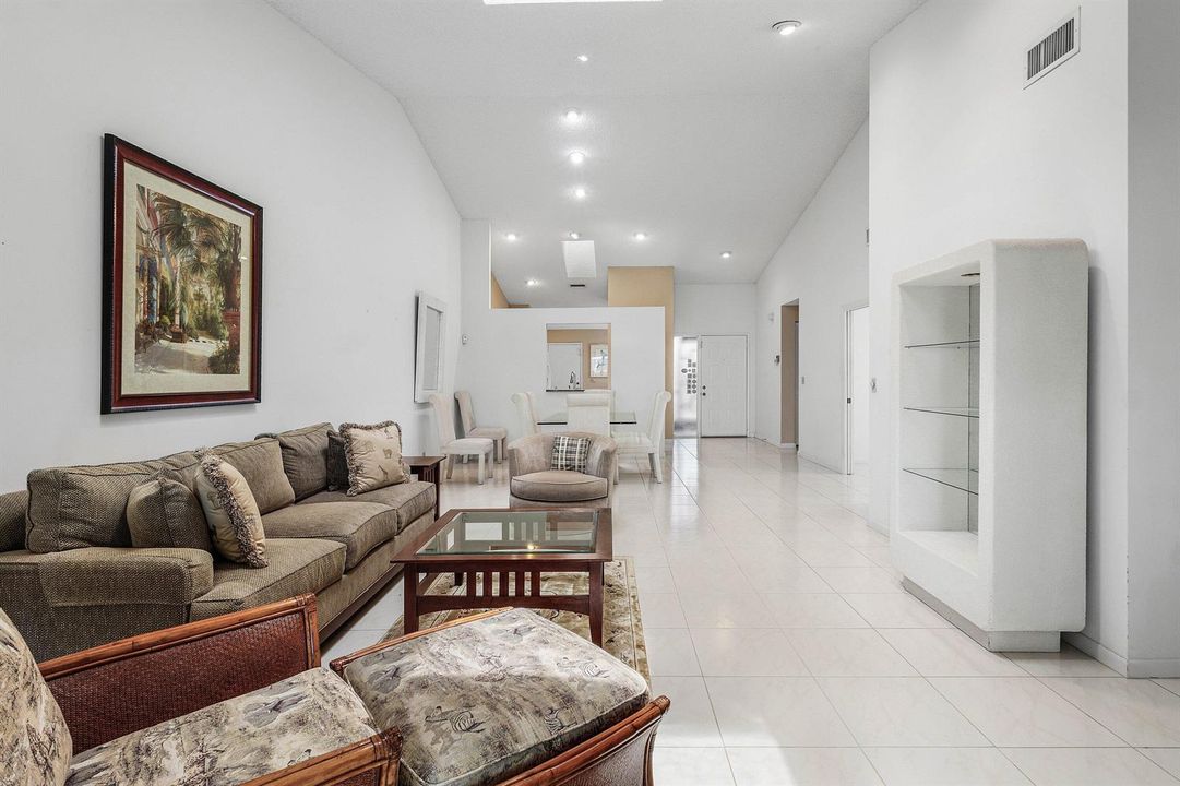 018-8271SunLakeDrive-BocaRaton-FL-33496-