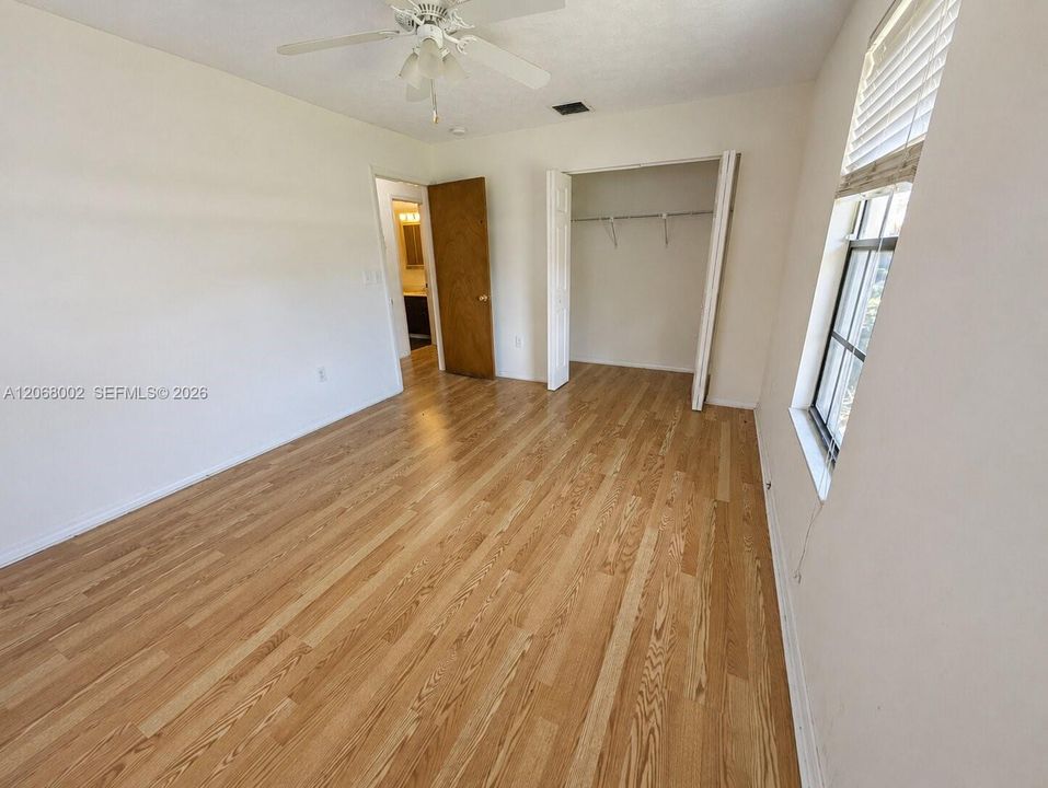 En Venta: $319,999 (4 camas, 2 baños, 1893 Pies cuadrados)