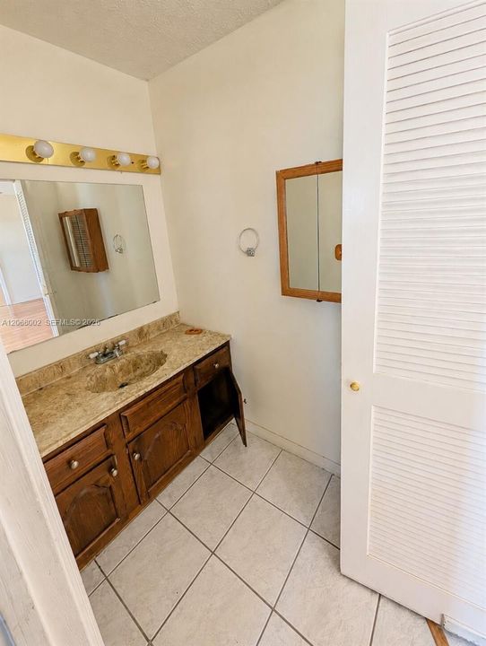 En Venta: $319,999 (4 camas, 2 baños, 1893 Pies cuadrados)