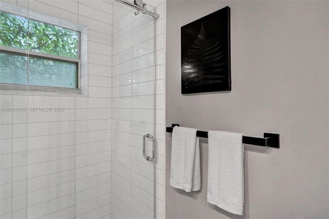 For Rent: $4,500 (2 beds, 2 baths, 1000 Square Feet)