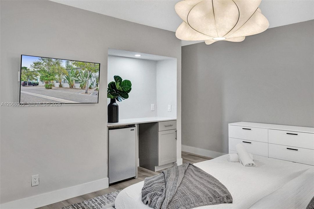 For Rent: $4,500 (2 beds, 2 baths, 1000 Square Feet)
