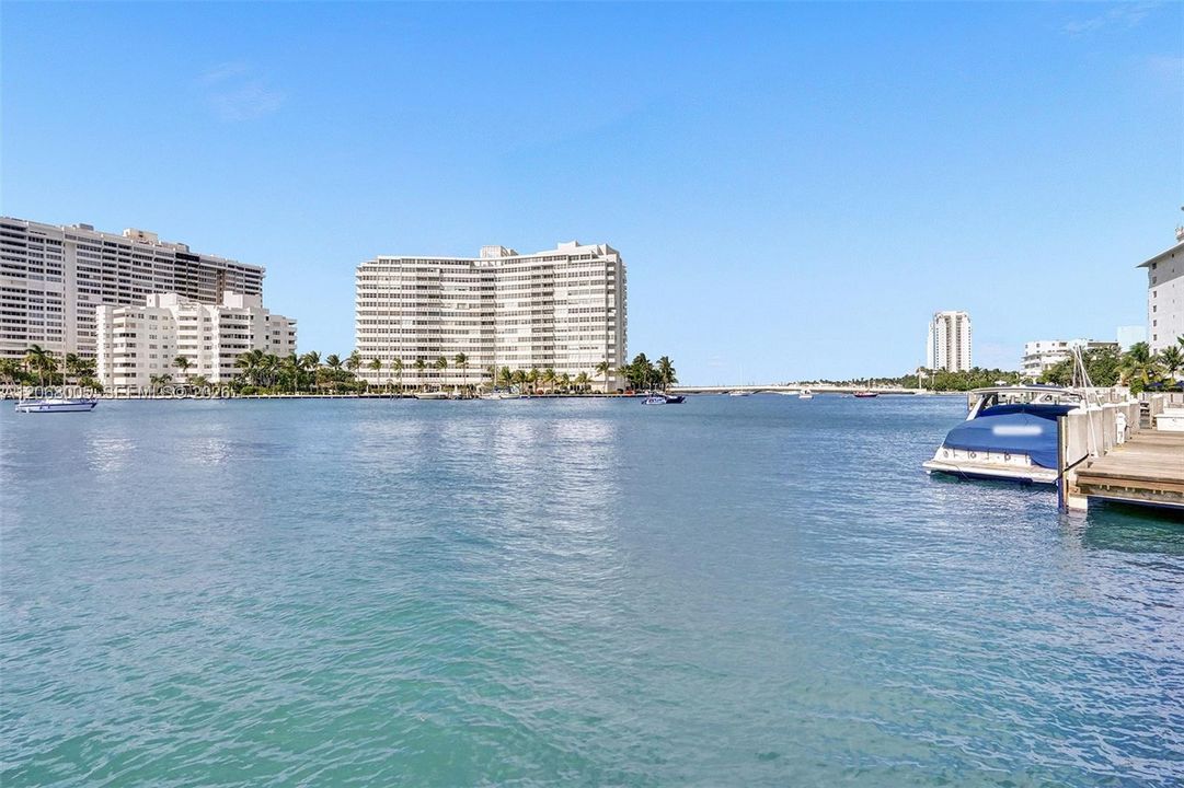 For Rent: $4,500 (2 beds, 2 baths, 1000 Square Feet)