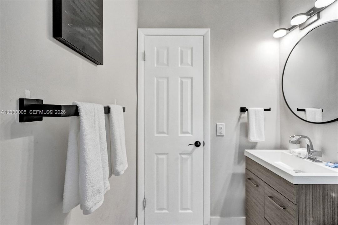 For Rent: $4,500 (2 beds, 2 baths, 1000 Square Feet)