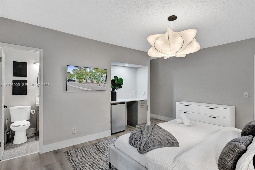 For Rent: $4,500 (2 beds, 2 baths, 1000 Square Feet)