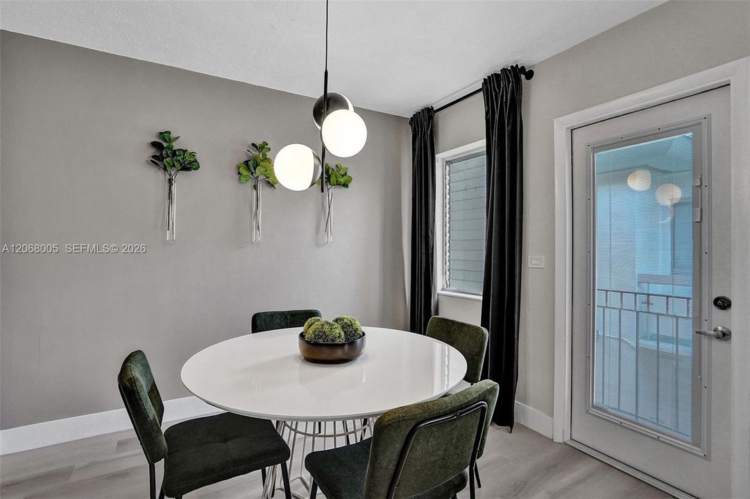 For Rent: $4,500 (2 beds, 2 baths, 1000 Square Feet)