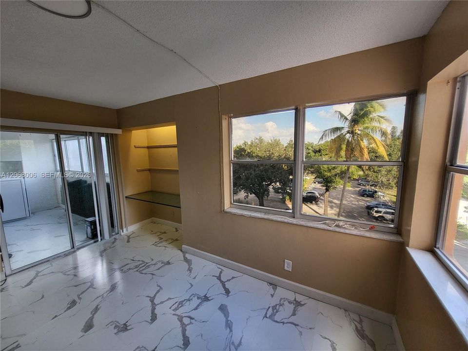 For Sale: $75,000 (1 beds, 1 baths, 850 Square Feet)