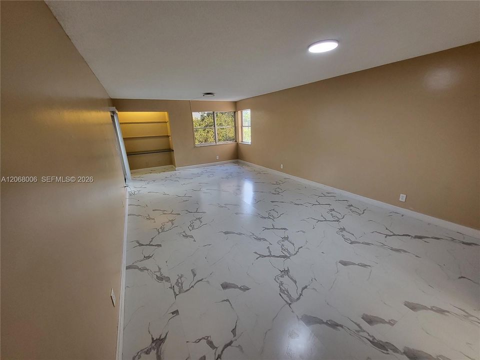 For Sale: $75,000 (1 beds, 1 baths, 850 Square Feet)