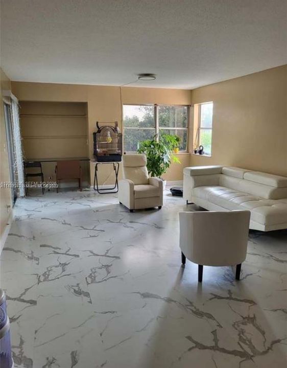 For Sale: $75,000 (1 beds, 1 baths, 850 Square Feet)